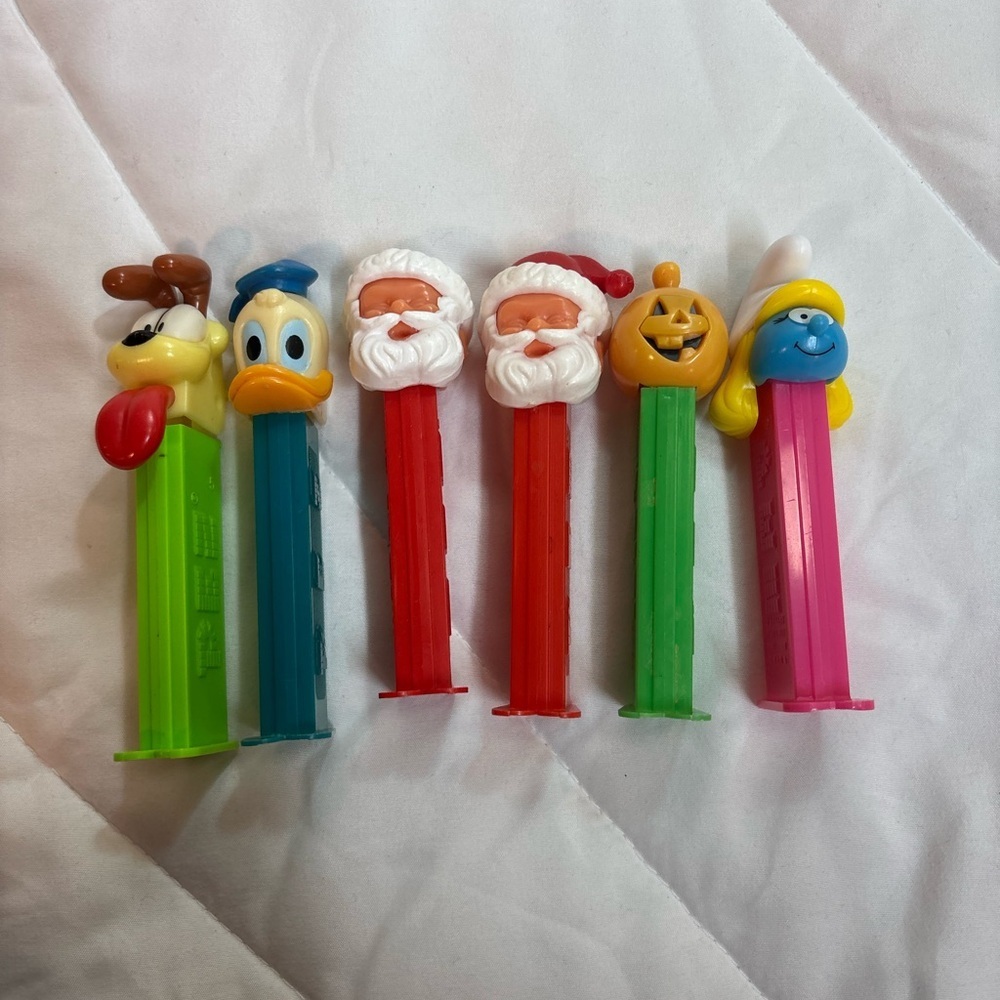 Set 6 PEZ Dispenser Set Collectible Toys- Smurf’s, Pumpkin, Santa, Donald, odie